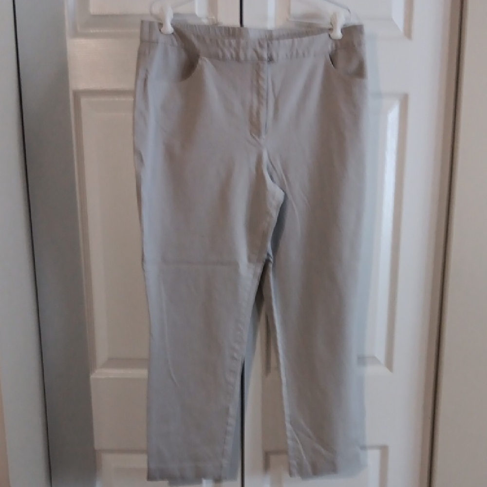 Isaac Mizrahi Light Gray Slim Cropped Pants
